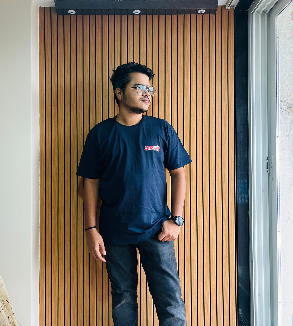 Aalsi_oversized T-Shirt_navy blue_ front_print_model