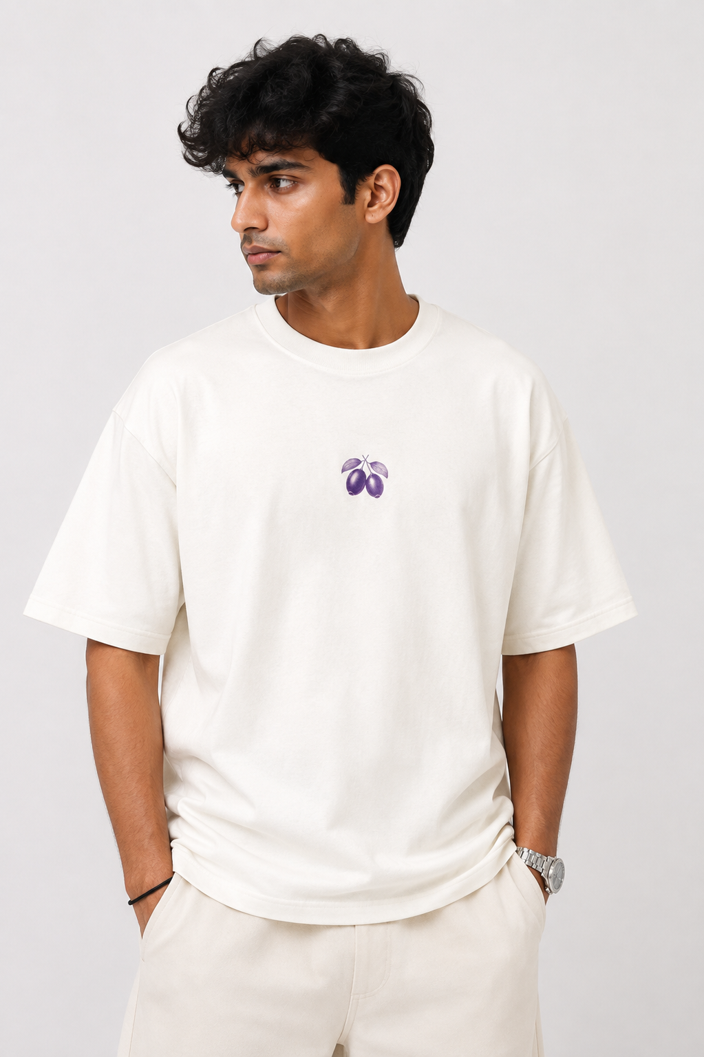 Jamun_oversized_T-Shirt_off_white_front_print_model